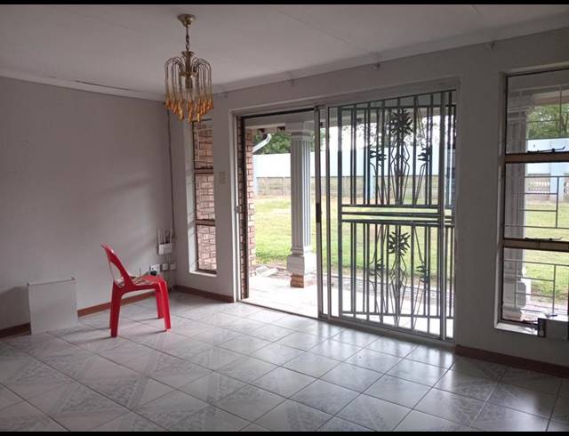 36 BEDROOM HOUSE FOR SALE IN BEDWORTH PARK